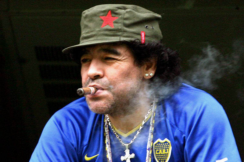 ¡EL CHULO DEL SIGLO! Maradona se lleva millones de Venezuela