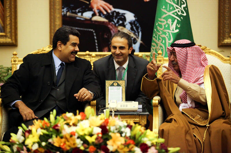 http://www.maduradas.com/wp-content/uploads/2015/01/Nicolas-Maduro-con-principe-Muqrin-Bin-Abdulaziz-de-Arabia-Saudita-800x533.jpg