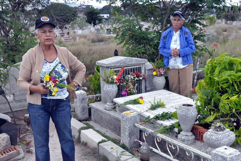 Suman-10-tumbas-profanadas-en-cementerio-de-Tamaca-800x533