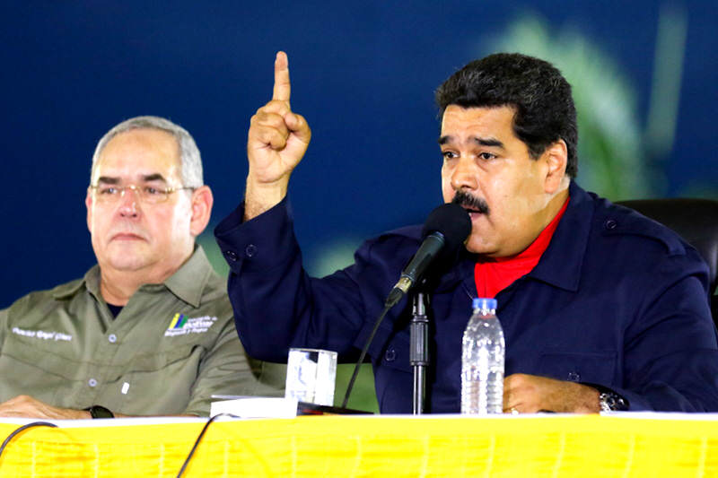 Maduro-ordena-a-trabajadores-amenaza