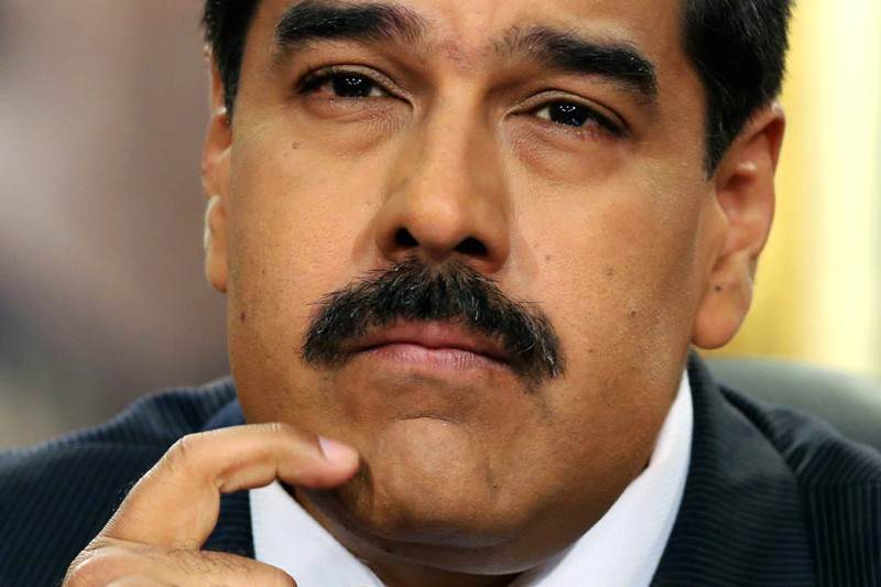 Nicolas-Maduro-pensando-preocupado-04-05-2015-800x533